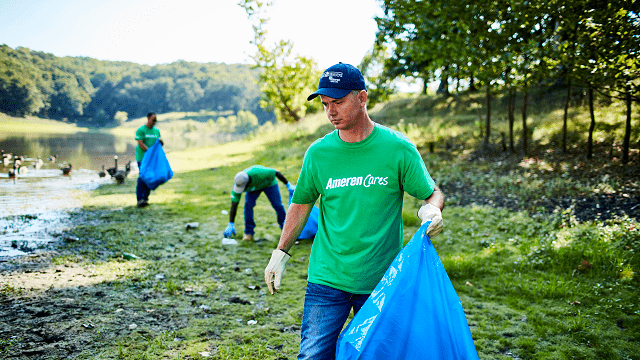 Ameren employees volunteering