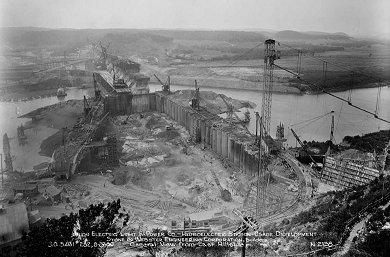 Old black and white photo of Bagnell Dam construction.